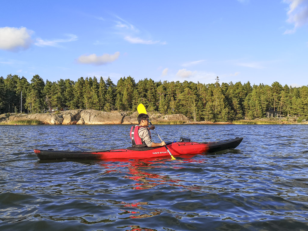 Kuvassa Sandrian villin luonnon vuokrakajakki Wave Sport Hydra 145 LV Core Whiteout